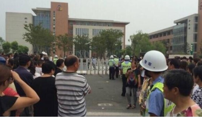 江蘇：3名女學(xué)生從5樓墜落，醫(yī)療專家連夜搶救上演“生死時(shí)速”