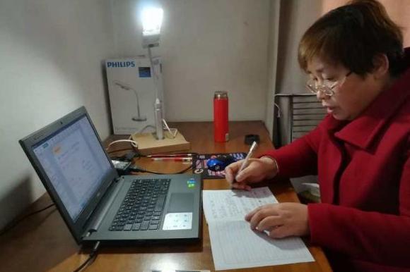 一線優(yōu)秀教師突然離職，看到他的辭職信后，引發(fā)人們的思考