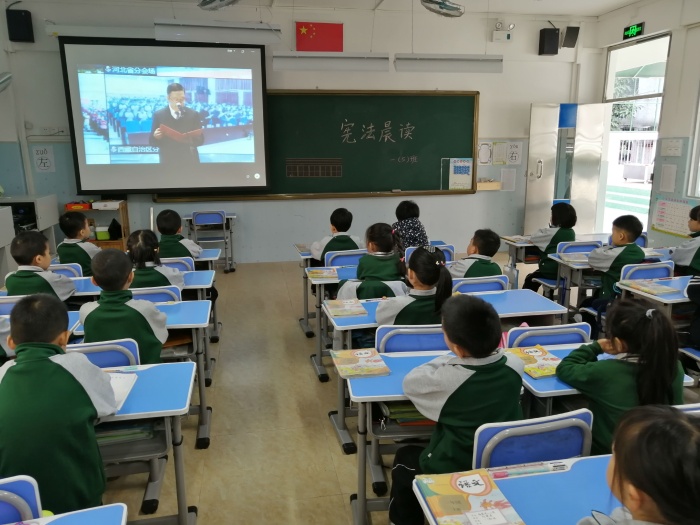 全校同步直播全國”憲法晨讀“活動2.jpg