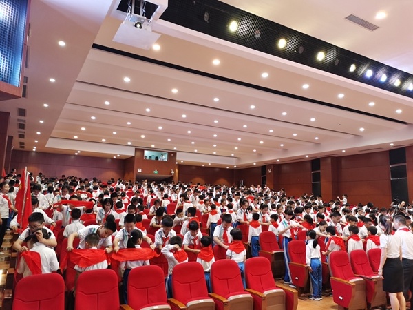 用心系上紅領(lǐng)巾 (2).jpg