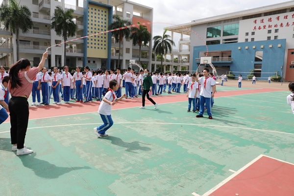 9圖九:輕松跳大繩 2.jpg