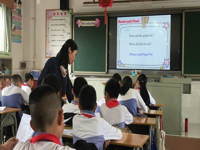 調整大小 3.30 古一小學唐巧賢名師在課堂上指導學生.JPG