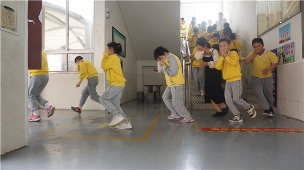 白石環(huán)小學(xué)舉行消防疏散演練及培訓(xùn)活動(dòng)