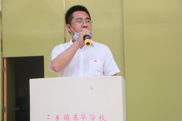 校長(zhǎng)上陣，講授新學(xué)期“思政第一課”