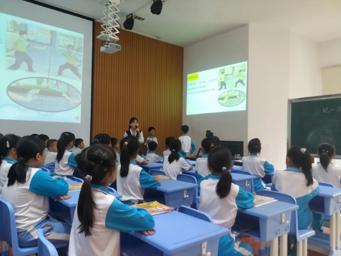 陽光雍?。荷钊虢饨滩?課堂更精彩