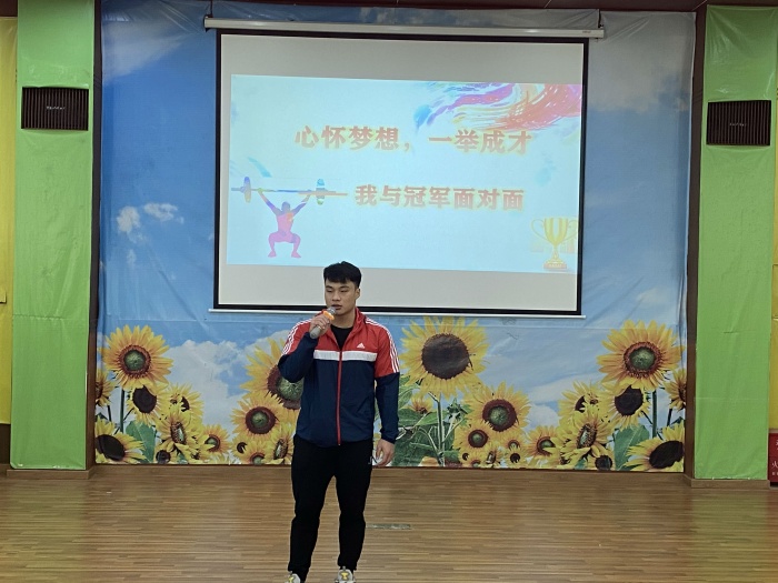 20201030全國舉重冠軍李偉華回母校照片 (15).jpg