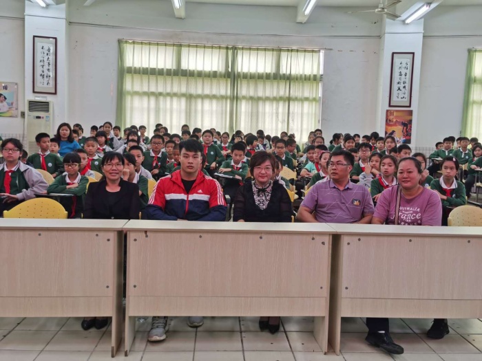 20201030全國舉重冠軍李偉華回母校照片 (11).jpg