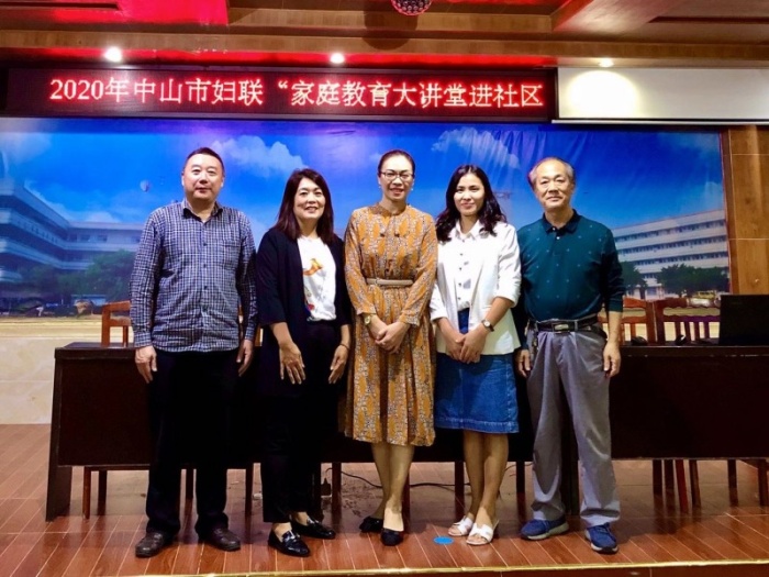 conew_2020年秋季學(xué)期神舟學(xué)校家庭教育講座 (3).jpg