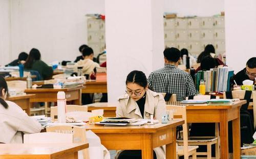 比英語四六級(jí)“含金量”高的證書，學(xué)生早考早受益，你考了嗎