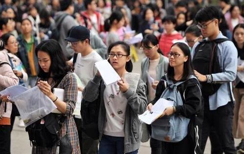 考生621分進(jìn)入211大學(xué)，收到錄取通知卻高興不起來，無奈選擇復(fù)讀