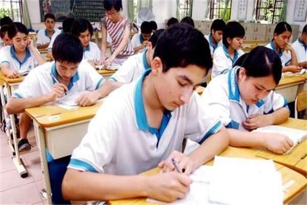 高考成績(jī)和平時(shí)成績(jī)差的多嗎？過來家長(zhǎng)經(jīng)驗(yàn)之談：不要放松警惕