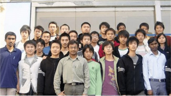 她高考落榜，復(fù)讀385分讀?？?，還沒畢業(yè)卻已經(jīng)被3家跨國公司爭搶