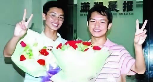 他是湖南高考狀元，考上北京師范大學(xué)卻不去，復(fù)讀一年中了狀元