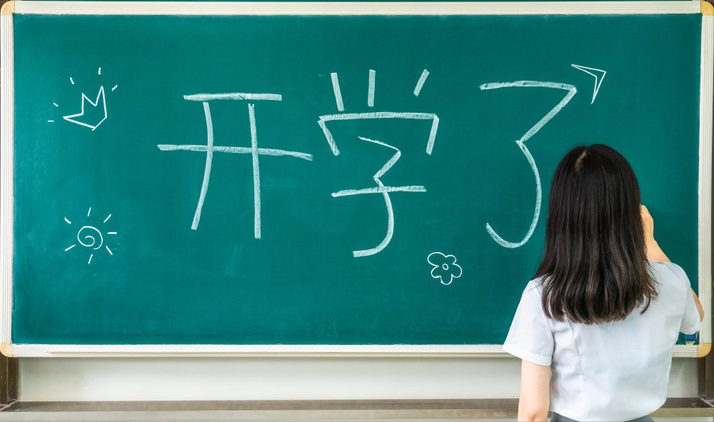 大一新生偷拍女學(xué)生被抓，湖北工大將其勸退，網(wǎng)友：心疼他父母