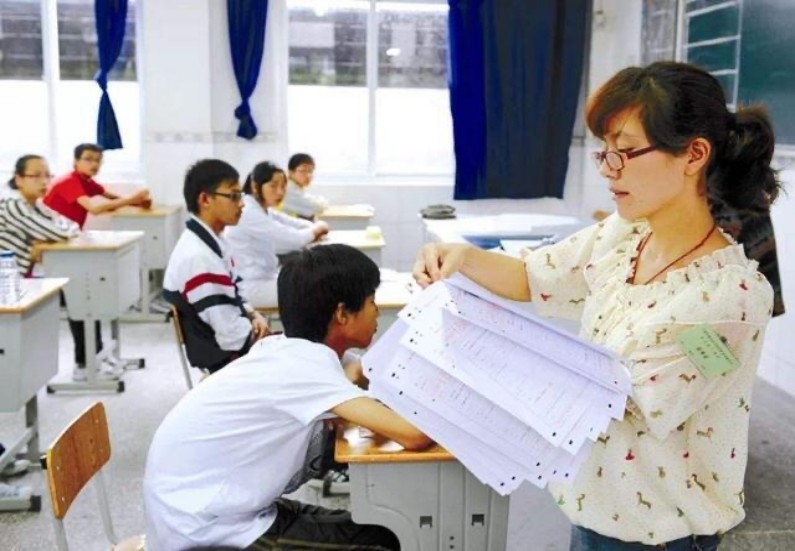 高考結(jié)束后，監(jiān)考老師為何要收草稿紙？事關(guān)學(xué)生成績不能馬虎