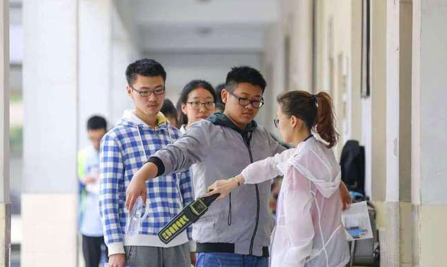 教育部發(fā)新通知，想考985、211的學(xué)生只能靠成績，家長別白忙活了