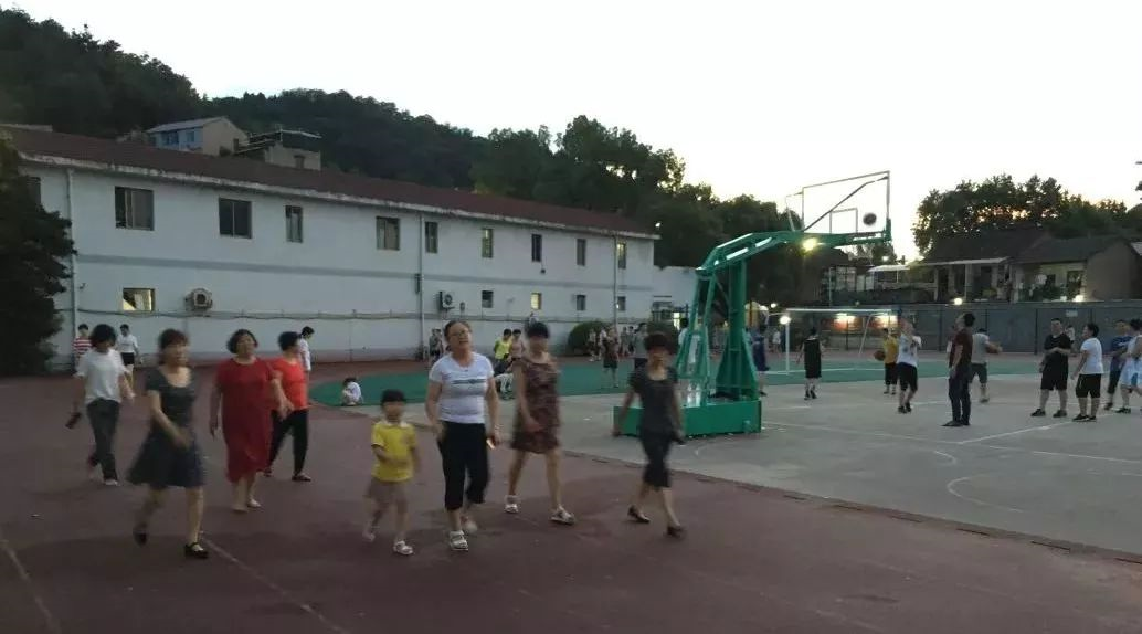 9所符合條件的城區(qū)學(xué)校的體育場地全部向社會開放。