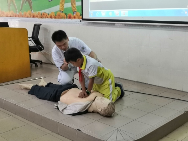 翠景東方小學(xué)四年級急救課堂照片IMG_20191115_104945.jpg