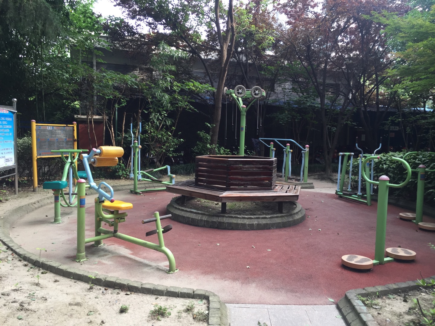 華漕敬老院健身點(diǎn)