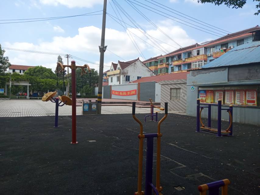 上海市崇明區(qū)堡鎮(zhèn)永和村6隊(duì)601號(hào)健身點(diǎn)