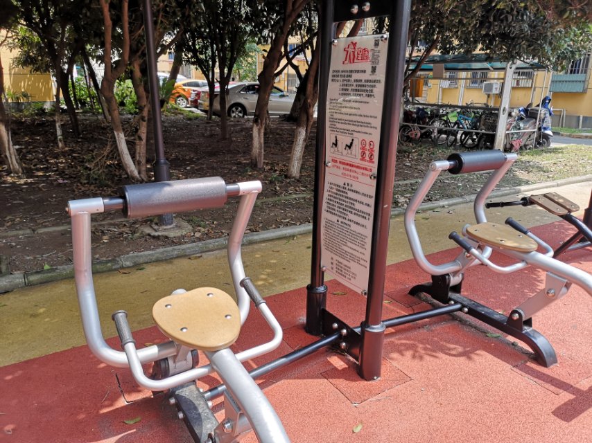 自重式背部訓(xùn)練器