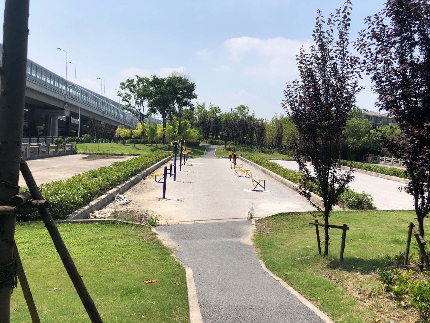 嘉閔高架綠化帶健身點(diǎn)