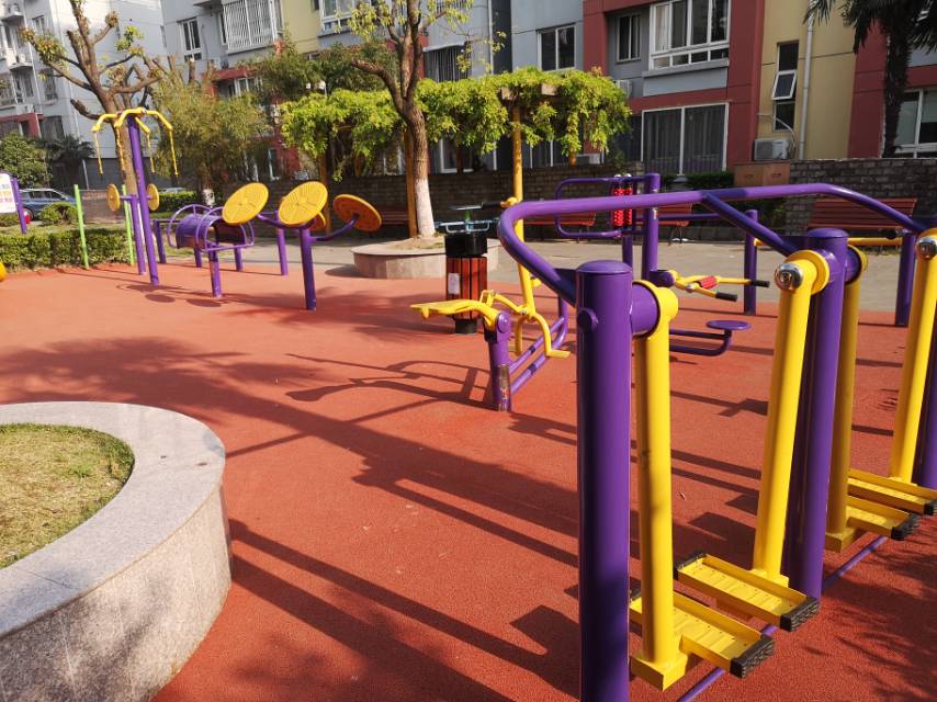 六里村六里新家園南側(cè)健身點