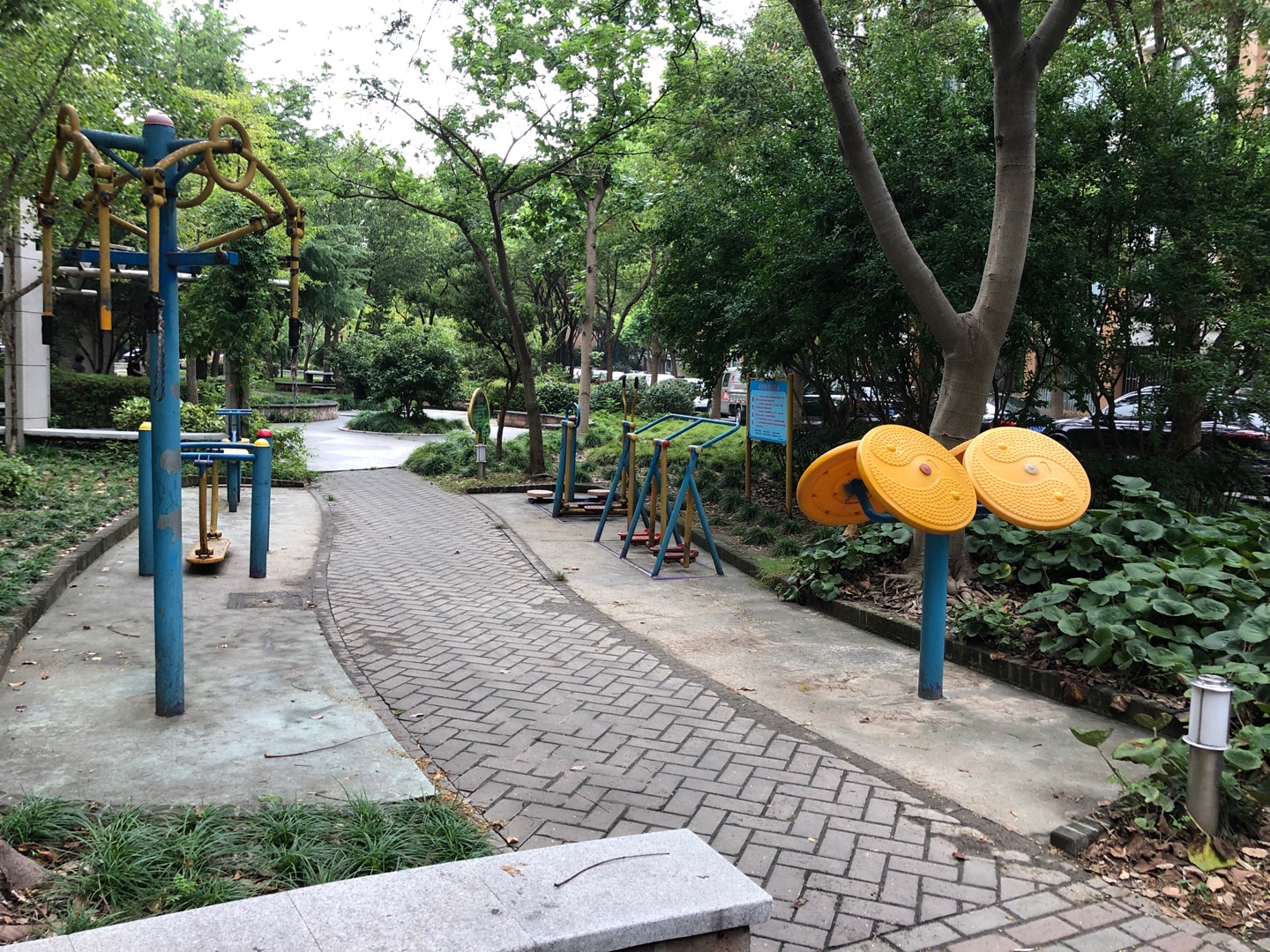 江華社區(qū)靖遠(yuǎn)路799弄27號(hào)健身點(diǎn)