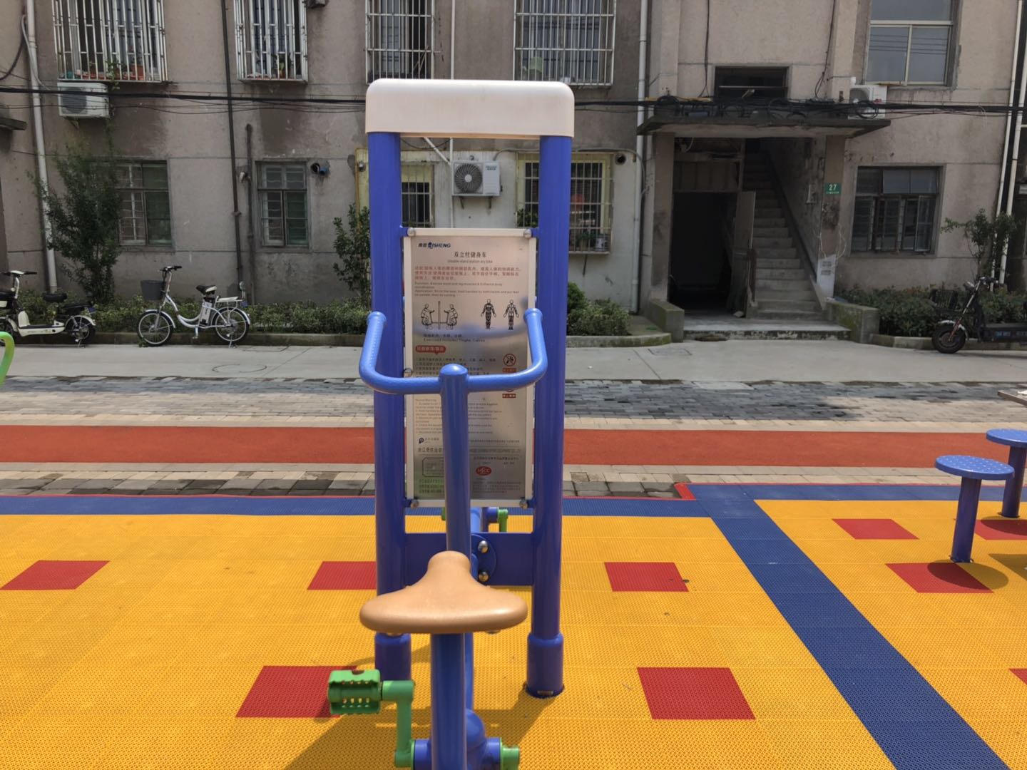 雙立柱健身車(chē)