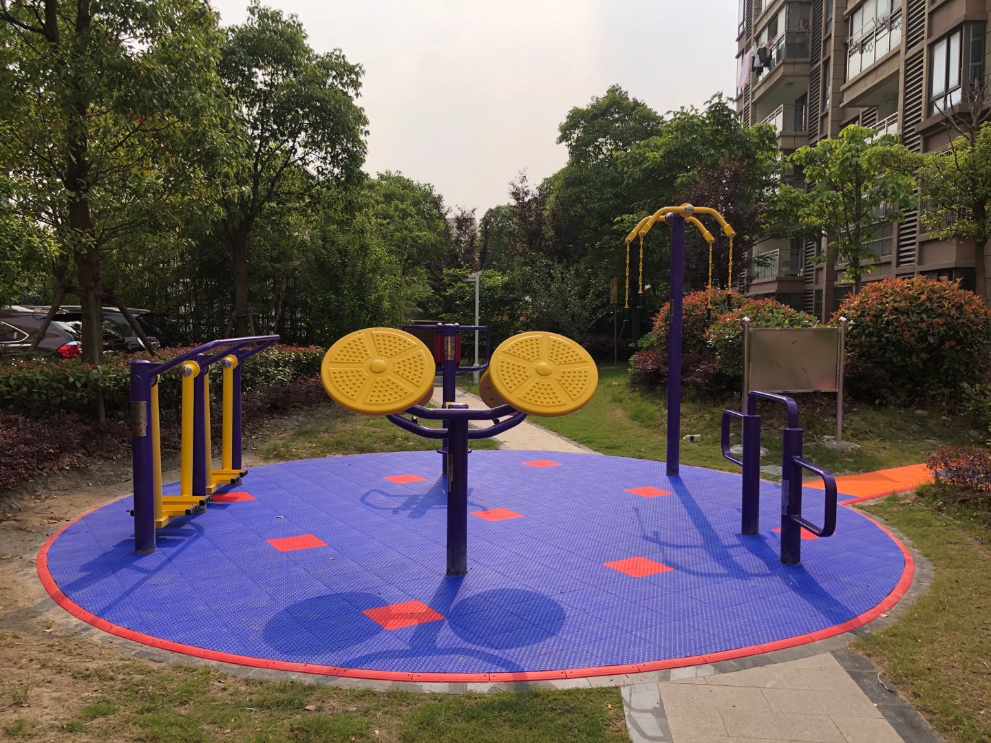 逸仙三村一居健身苑點(diǎn)三（殷馨花苑2期）