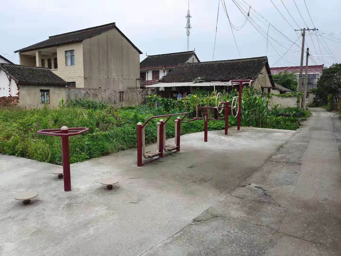 華亭鎮(zhèn)塔橋5隊健身點