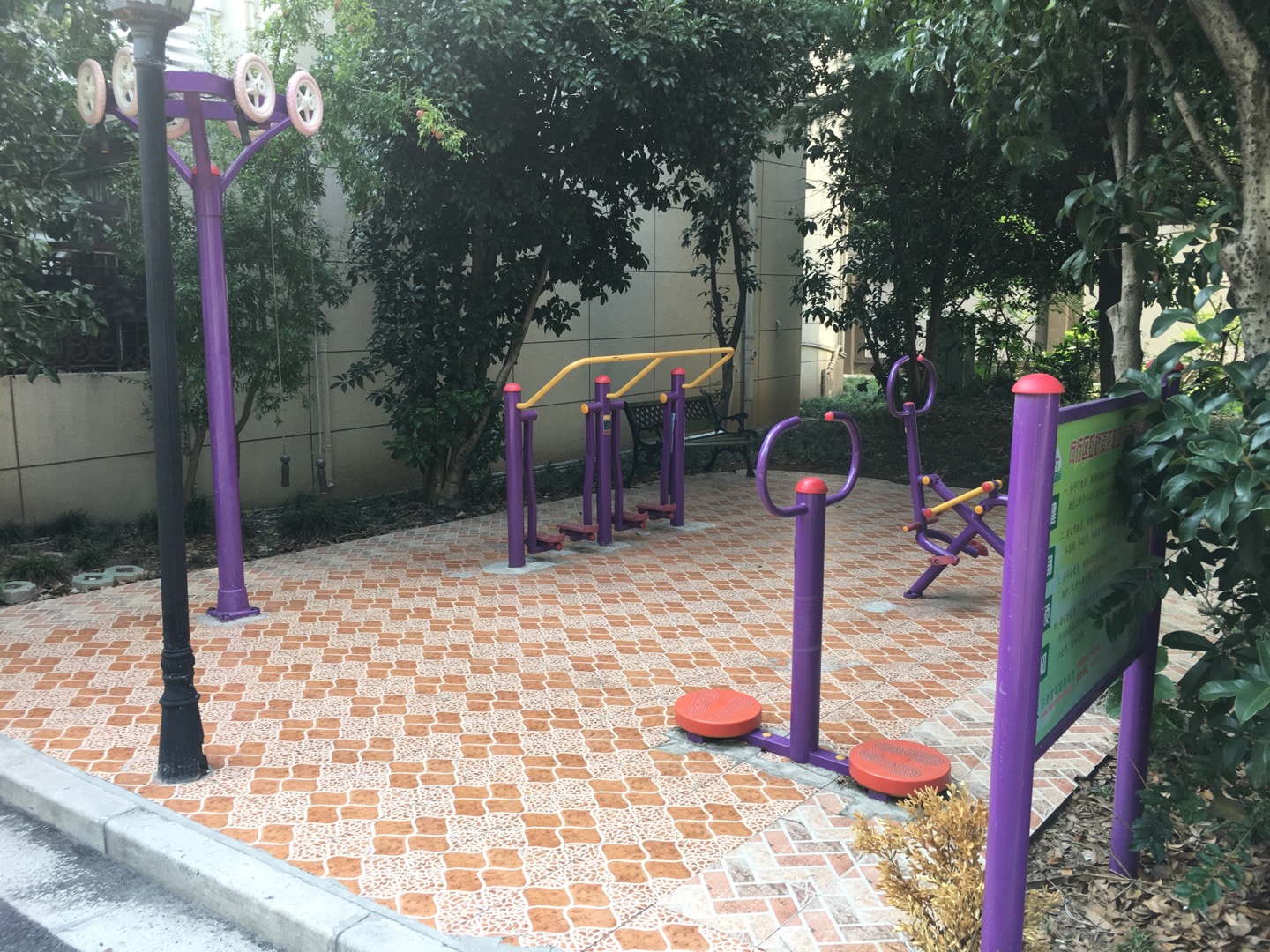 龍柏一村二居委龍柏城市花園小區(qū)B點(diǎn)