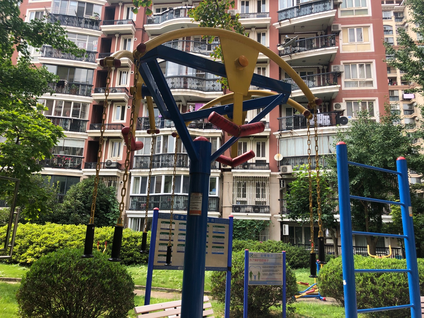 三人上肢牽引器