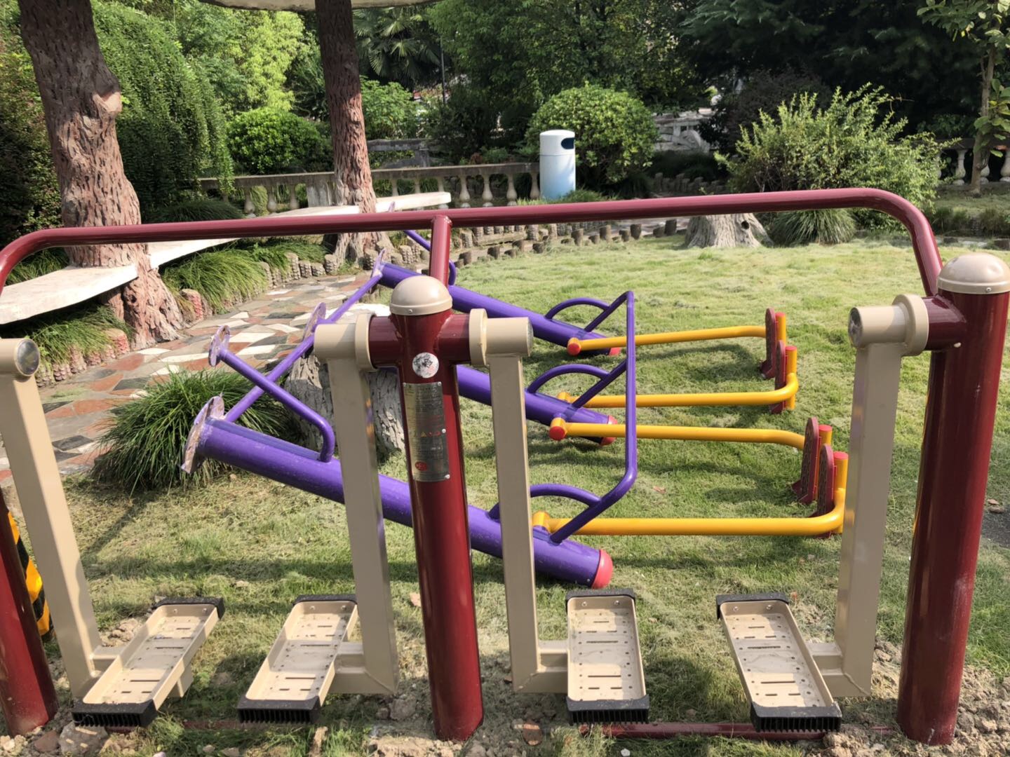 二位太空漫步機(jī)