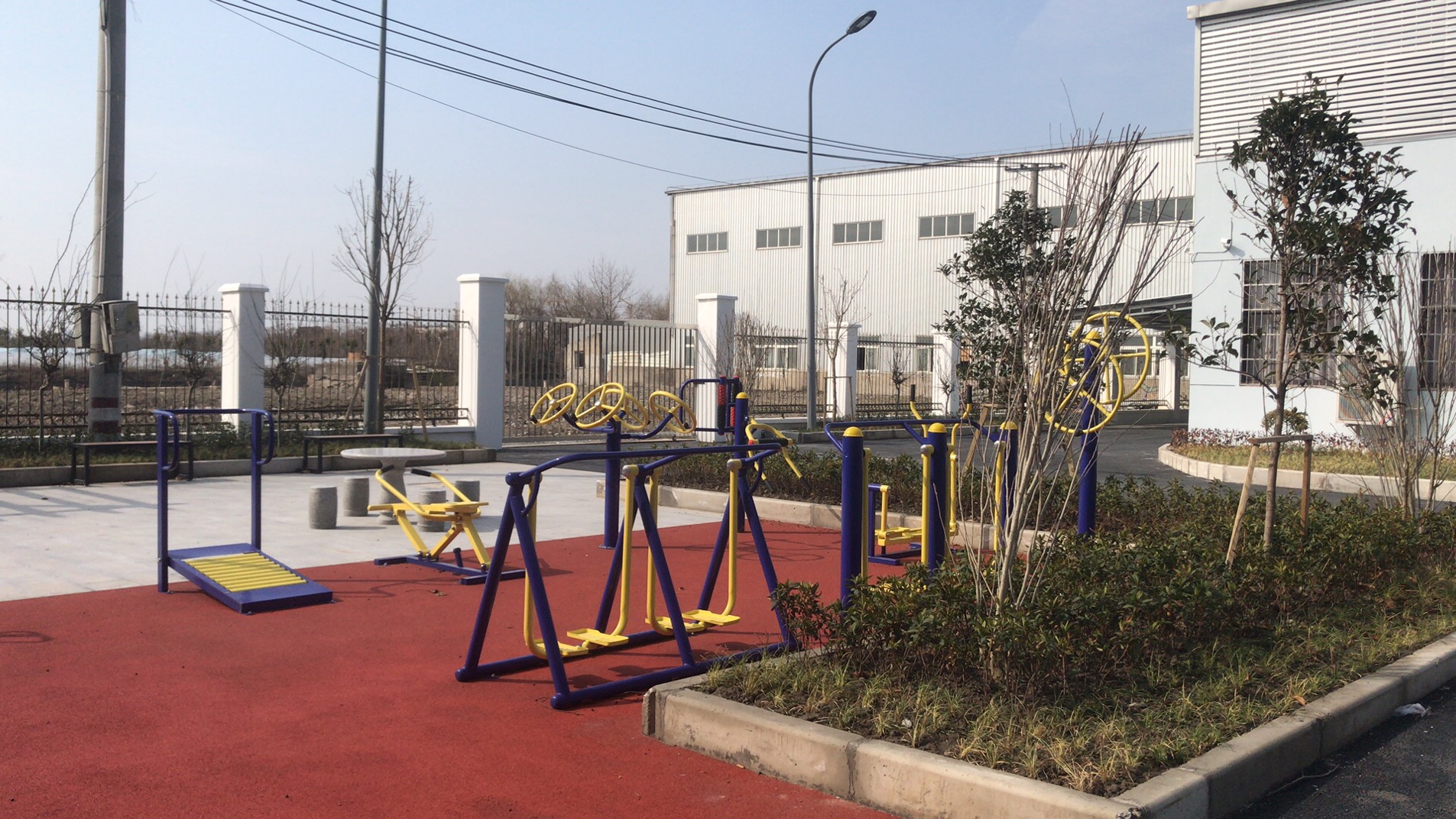 青浦區(qū)白鶴鎮(zhèn)曙光村綜合服務(wù)站益智健身點