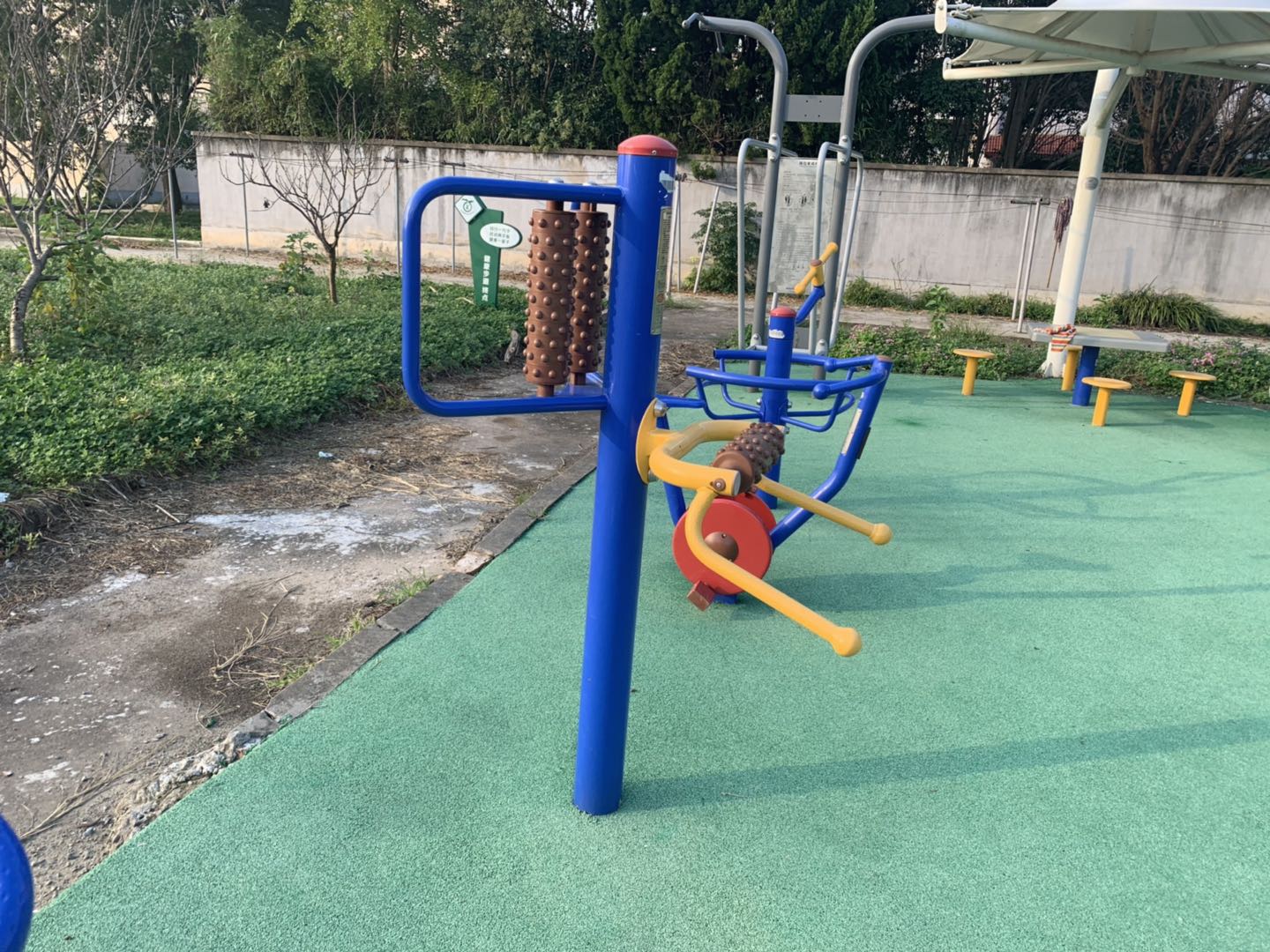 腰背按摩器 腰背按摩器