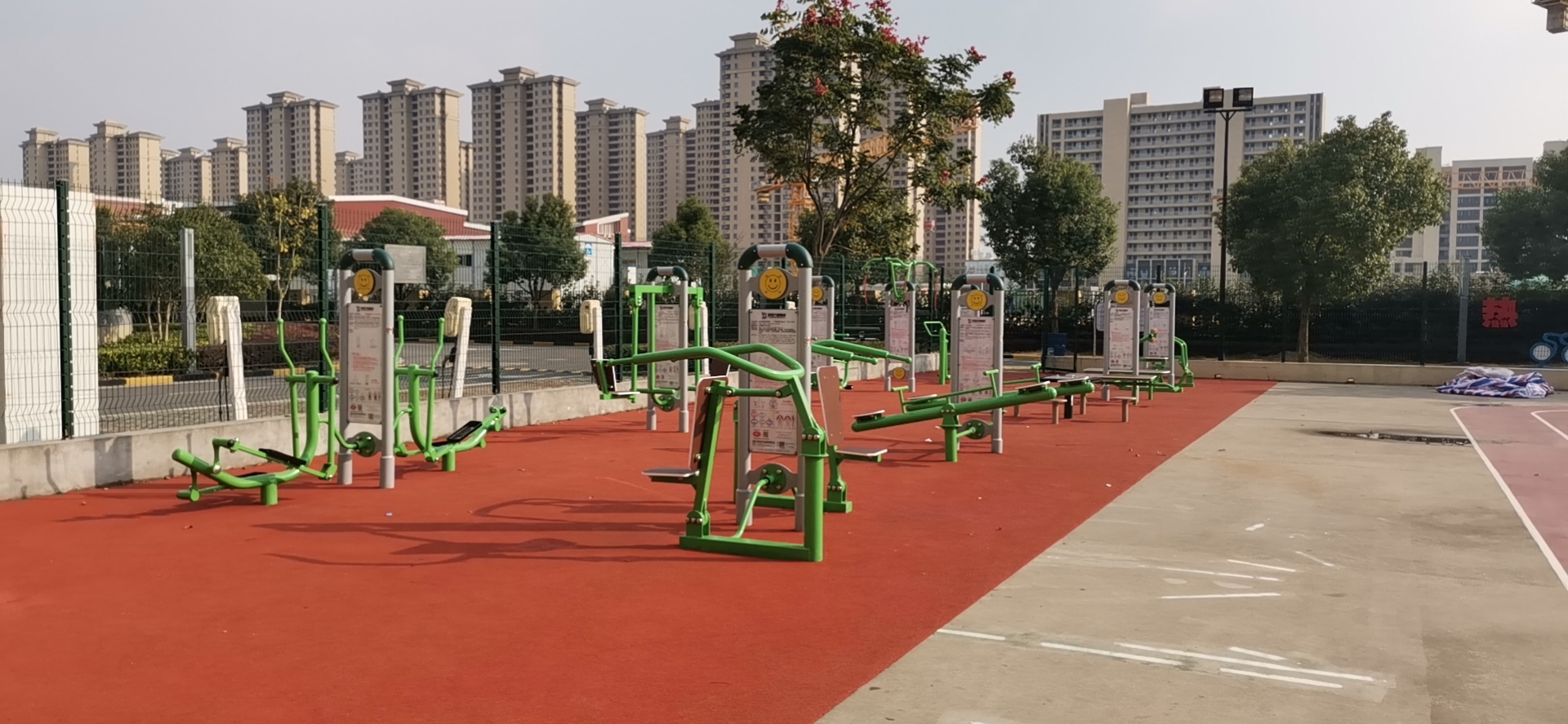 奉浦街道樂(lè)活青年公寓市民益智健身苑點(diǎn)