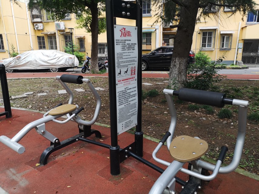 自重式背部訓(xùn)練器