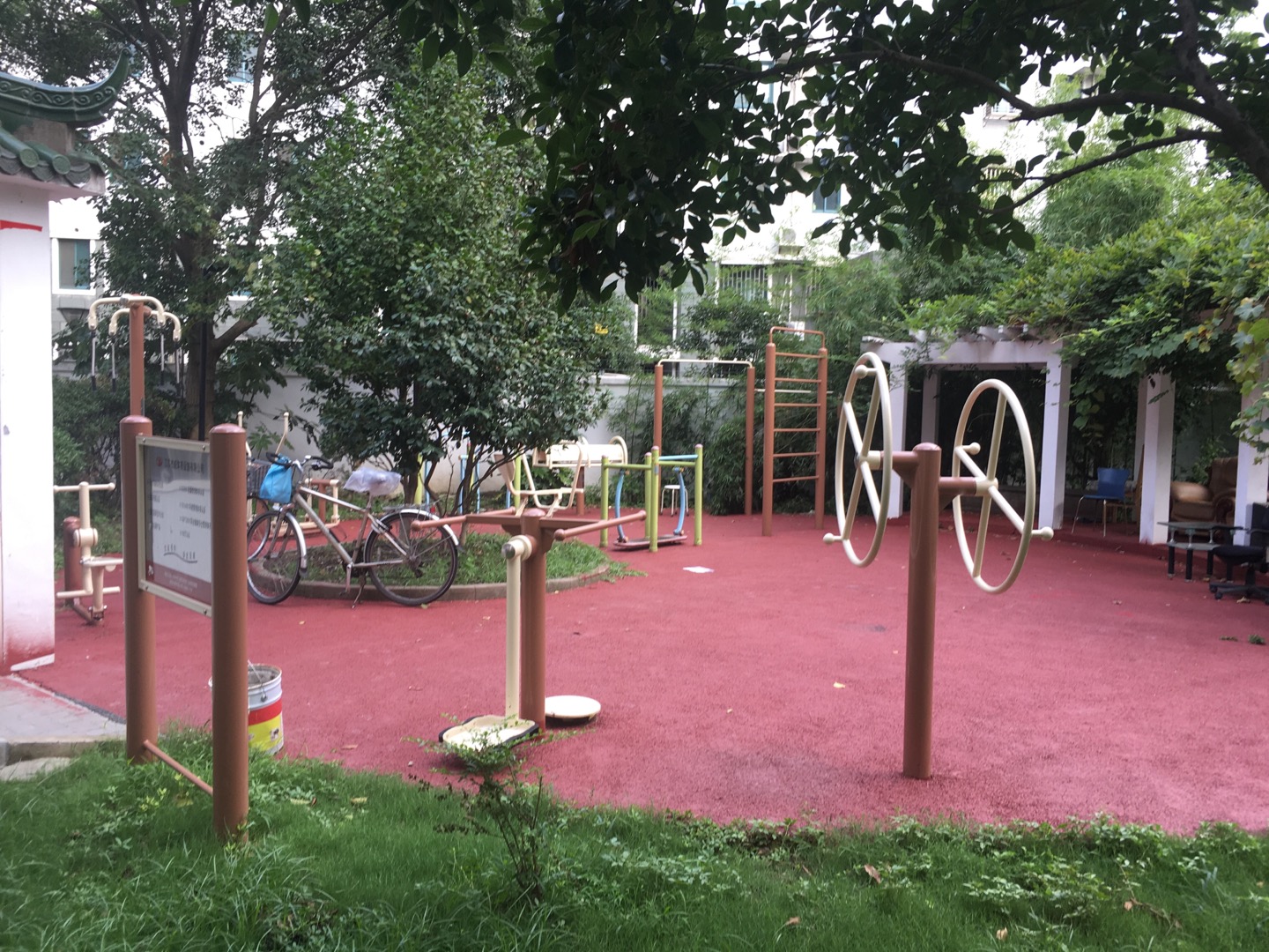 虹鹿奧森花苑健身點(diǎn)