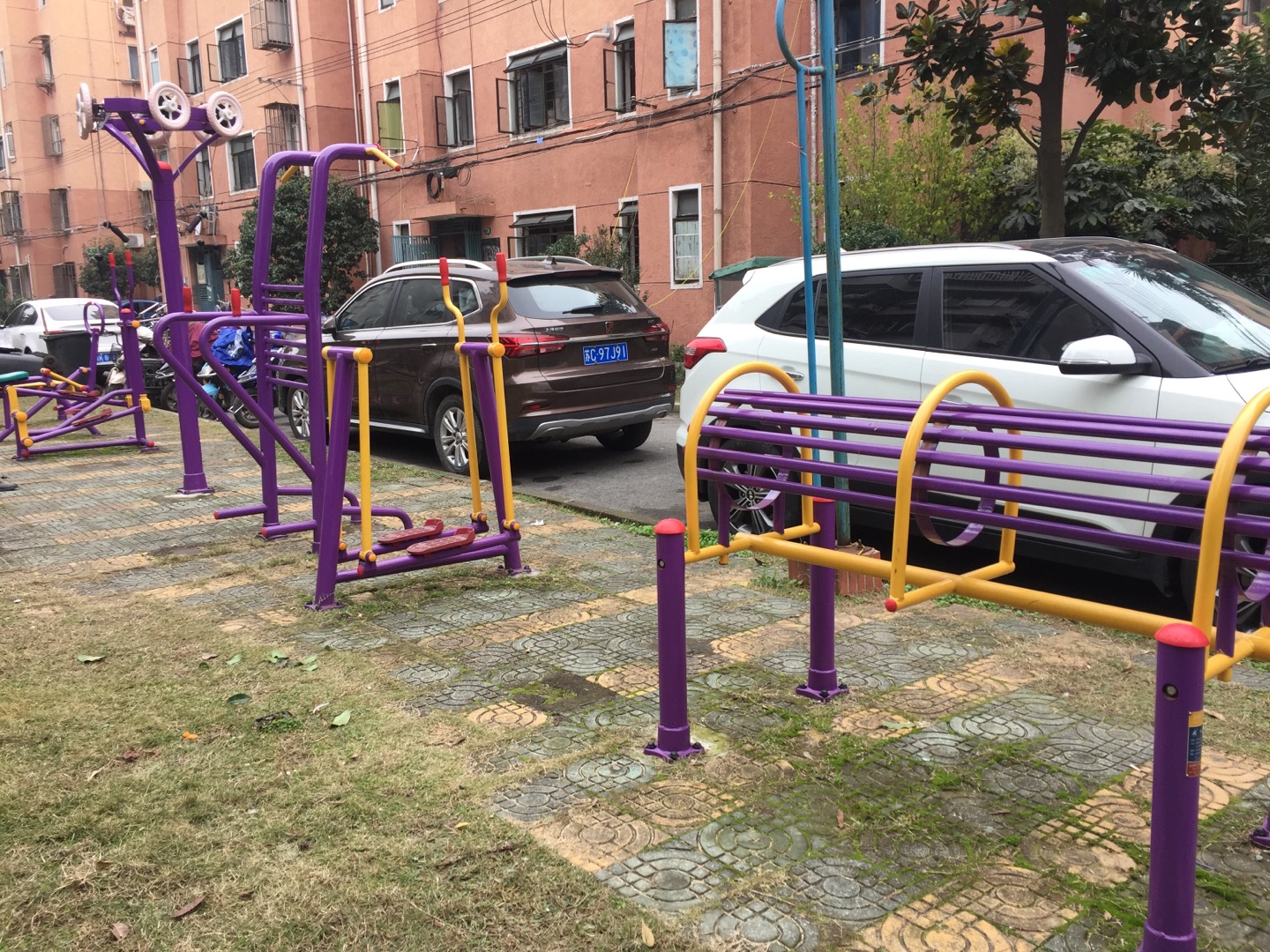 劉三居委健身點