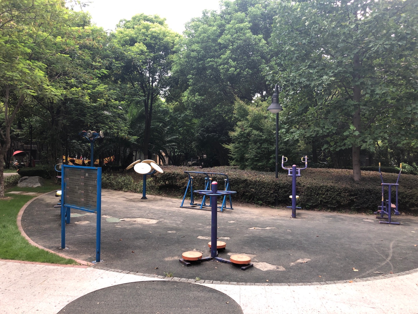 嘉川社區(qū)華江景城小區(qū)健身點