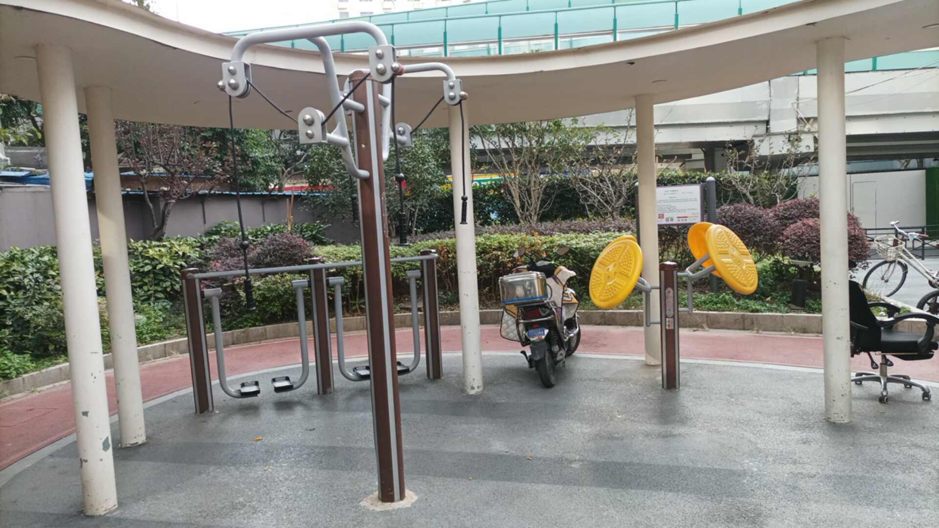 七彩廣場健身點(diǎn)