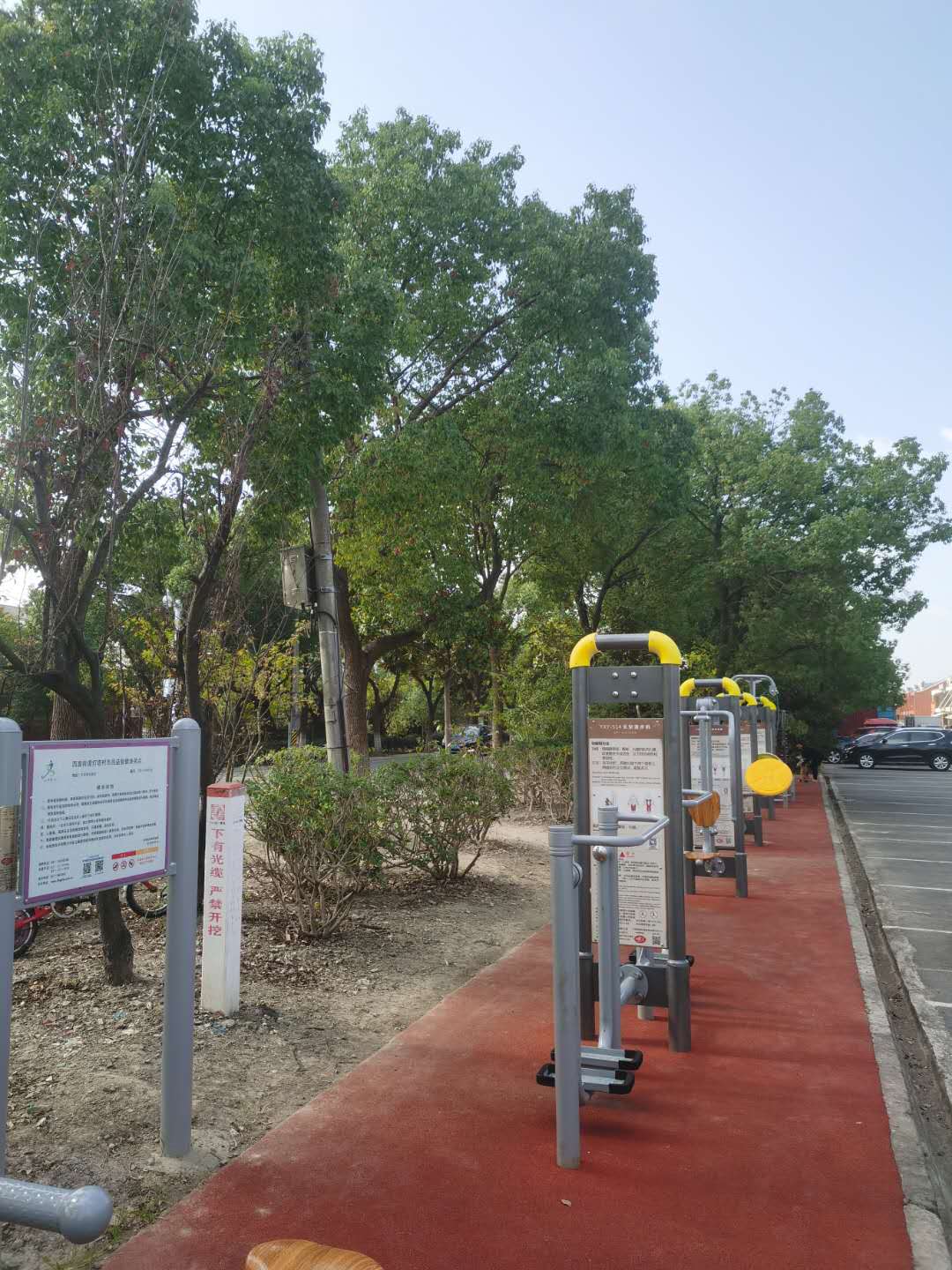 靜安區(qū)彭浦新村街道場中路2471弄居委健身點（場中路2471弄）