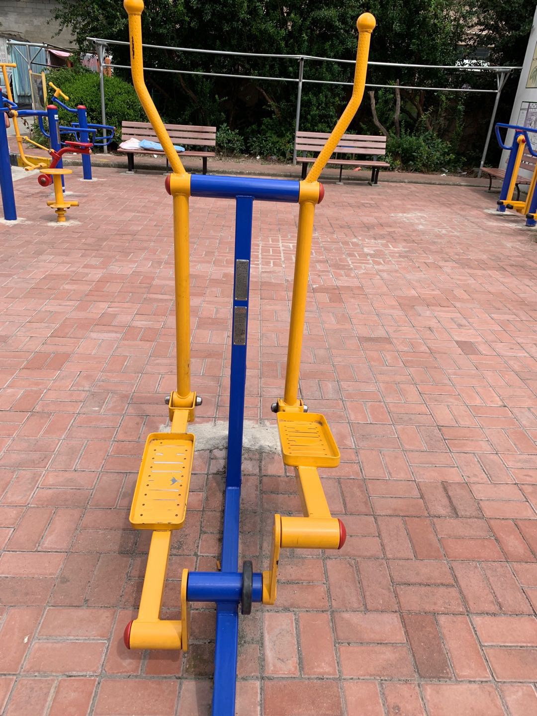 室外橢圓機(jī) 室外橢圓機(jī)