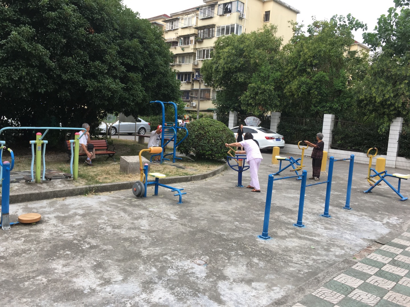 金口二居小區(qū)第一健身點