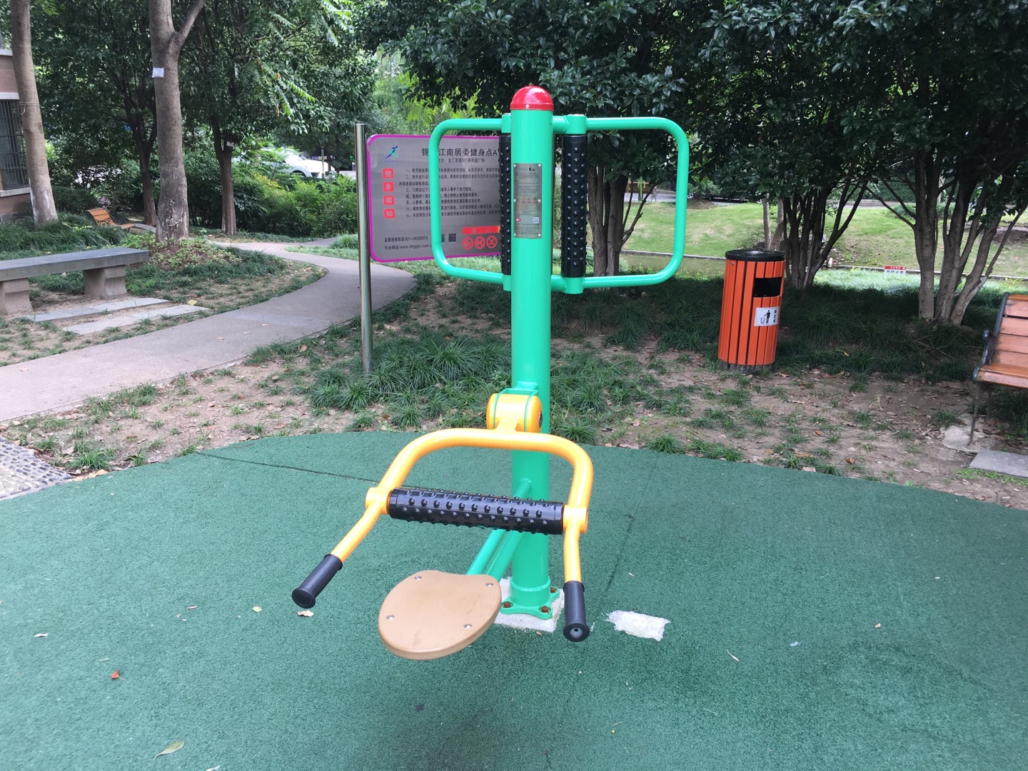 坐式腰背按摩器