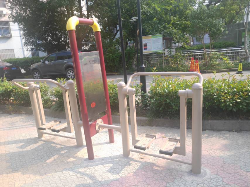 二位太空漫步機