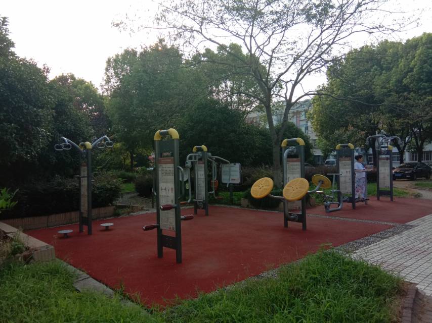 倉新小區(qū)中區(qū)市民健身點(diǎn)