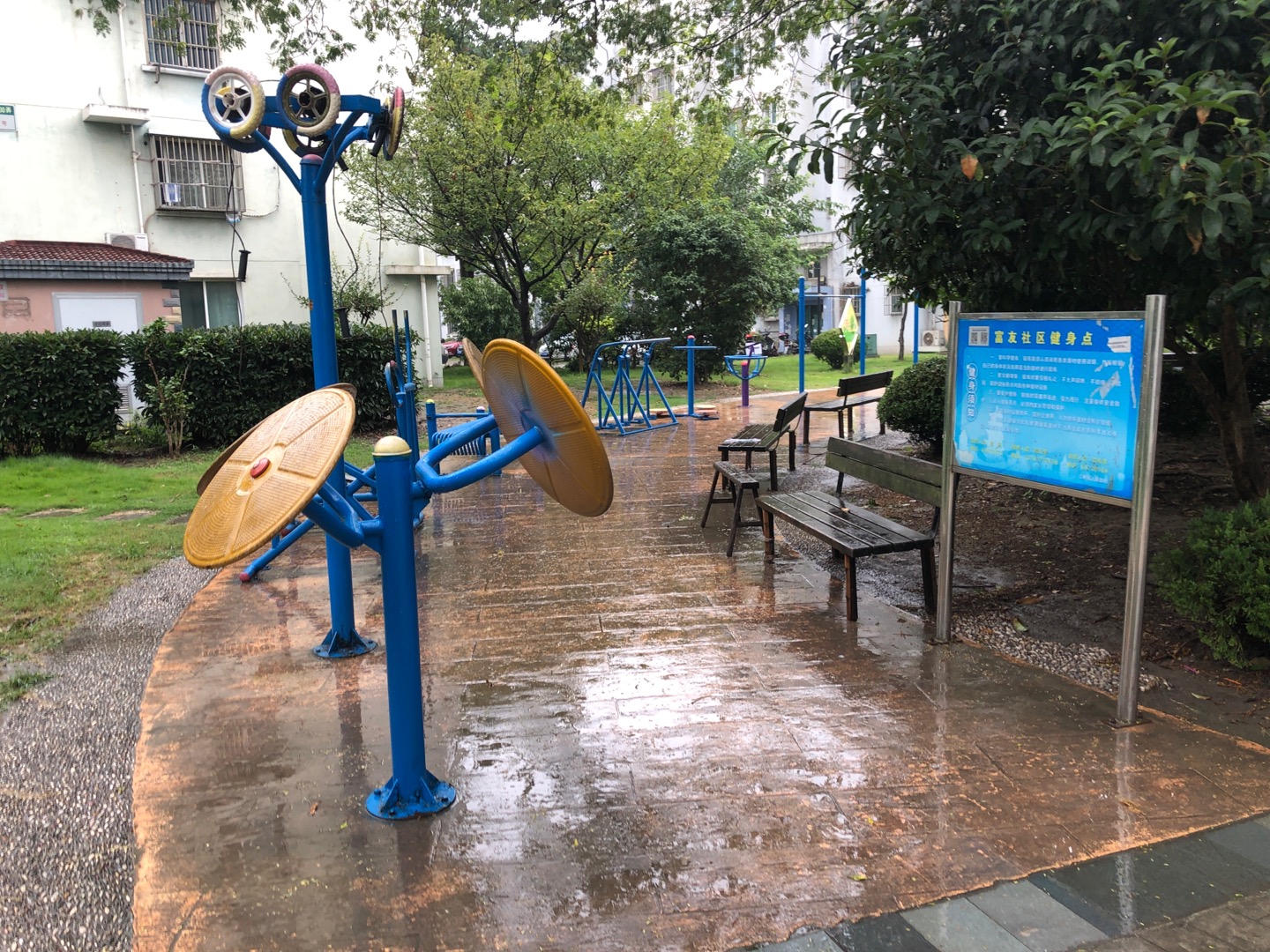 富友社區(qū)1000弄健身點(diǎn)