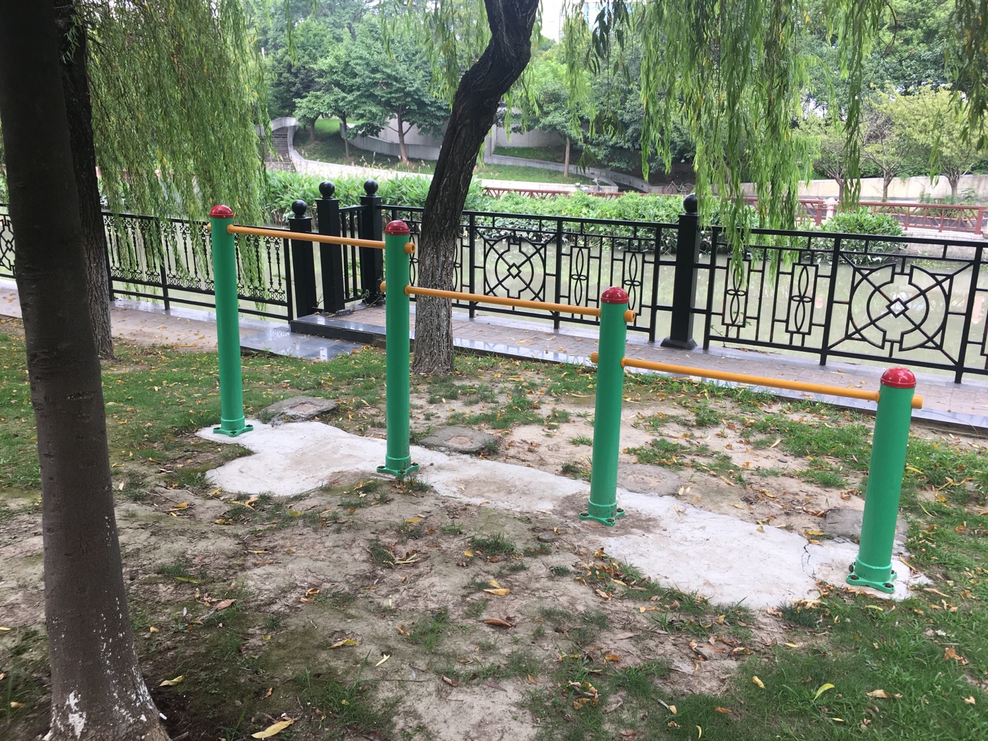 多聯(lián)壓腿架